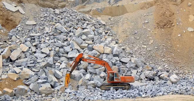 Công việc khai thác đá tìm ẩn nhiều hiểm nguy. Ảnh minh họa