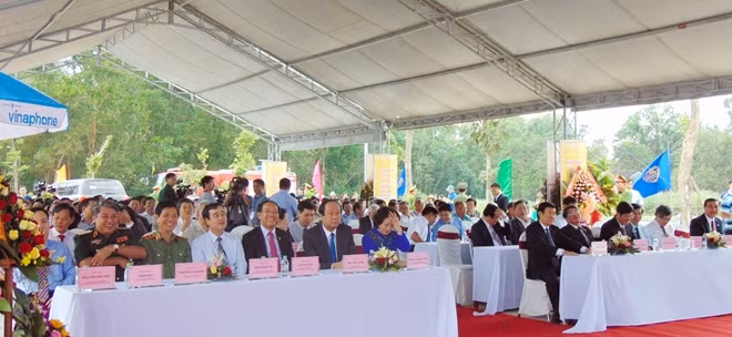 Đông đảo đại biểu đến tham dự lễ khánh thành.