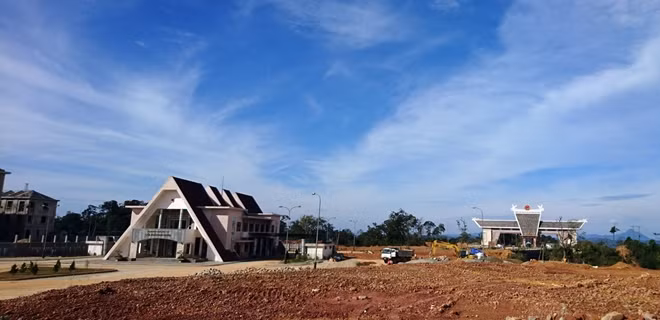 Cửa khẩu Nam Giang đang trong quá trình xây dựng nhiều hạng mục để dần hình thành Khu kinh tế cửa khẩu.