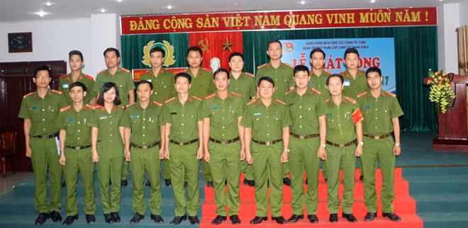 Các đại biểu chụp hình lưu niệm.