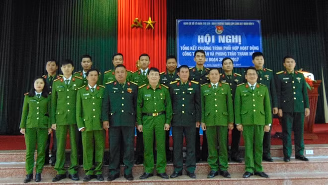 Các đại biểu chụp hình lưu niệm tại Hội nghị.
