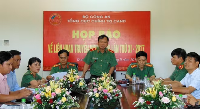 Thiếu tướng Mai Văn Hà phát biểu tại buổi họp báo.