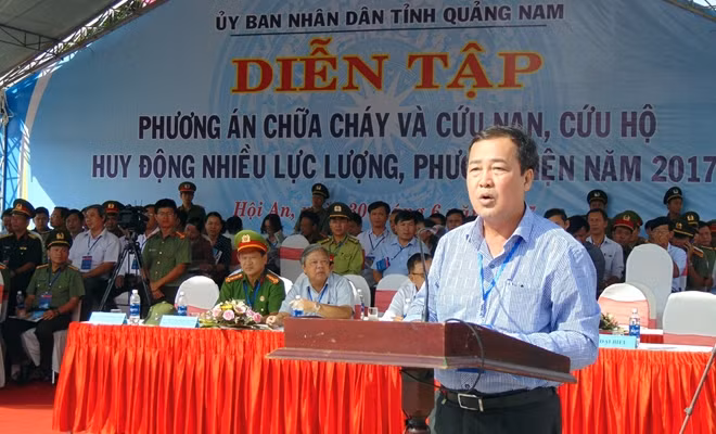 Ông Huỳnh Khánh Toàn phát biểu tại buổi lễ diễn tập.