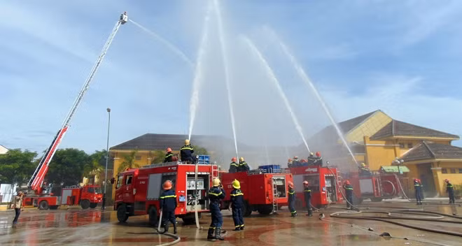Nhờ sự phối hợp nhịp nhàng của các lực lượng tham gia chữa cháy và CNCH mà đám cháy nhanh chóng được dập tắt, không gây thiệt hại về người.