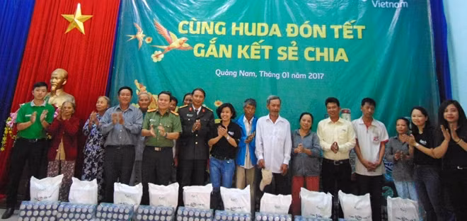 1.000 suất quà đã đến tận tay người dân Quảng Nam cần hỗ trợ trong ngày 20-1.