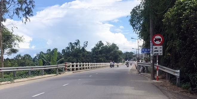 Cây cầu nơi chị H. gieo mình xuống sông Vu Gia tự vẫn.