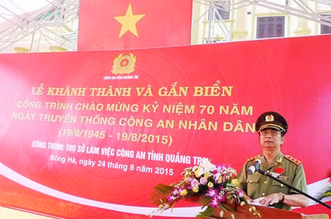 Thứ trưởng Thường trực Đặng Văn Hiếu phát biểu tại buổi lễ cắt băng khánh thành, đưa vào sử dụng Công trình trụ sở mới Công an tỉnh Quảng Trị.