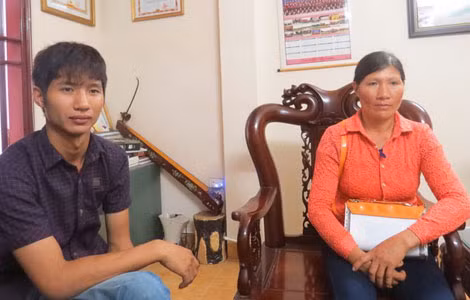 Chị Đặng Thị Thanh và cháu Đỗ Xuân Hoàng trình bày sự việc bị Công ty CP Đầu tư và Phát triển dịch vụ Việt Nhật lừa đảo xuất khẩu lao động.