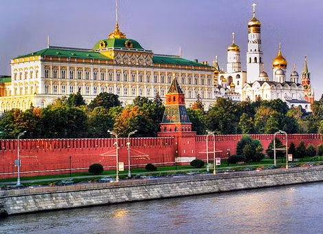 Điện Kremlin - một tổ hợp với nhiều công trình xây dựng phức tạp.