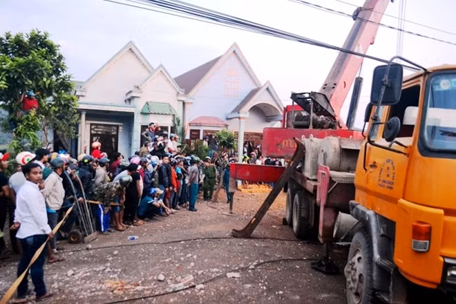Hiện trường được phong tỏa để phục vụ công tác cứu hộ
