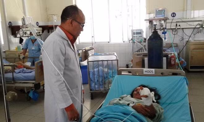 Các bác sĩ đã nối thành công bàn tay đứt lìa của nạn nhân