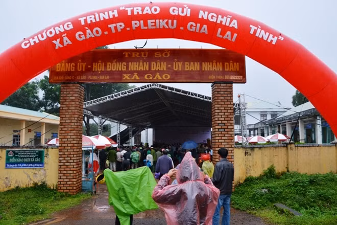 Trời đổ mưa tầm tã