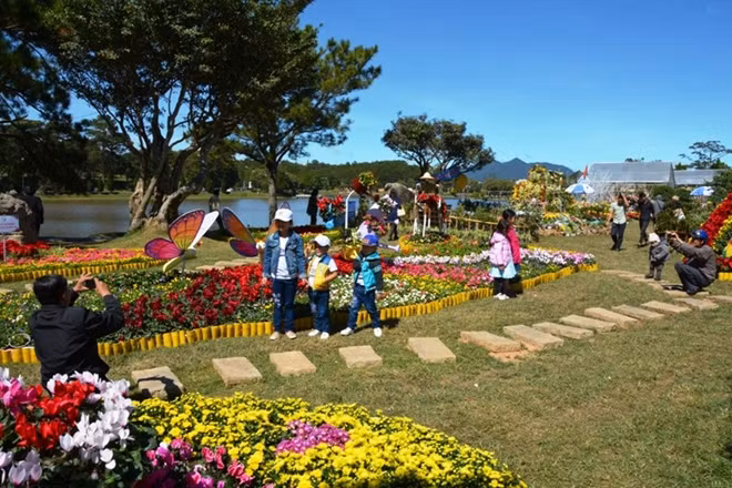 Ông Phan Văn Đa, Phó Chủ tịch UBND tỉnh Lâm Đồng cho biết, đến thời điểm này mọi công tác chuẩn bị đã hoàn tất, nhất là các không gia hoa, tiểu cảnh, vốn là điểm nhấn đặc biệt trong Festival hoa năm 2017.
