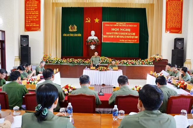 Các đại biểu tại hội nghị cho biết dư luận rất ủng hộ Công an tỉnh Nghệ An bắt giữ đối tượng Hoàng Đức Bình