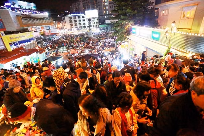 Chợ đêm Đà Lạt