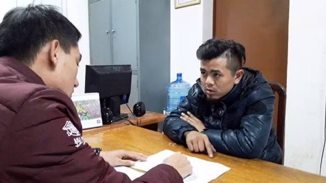 Nghi can Nguyễn trung Hiếu tại cơ quan Công an