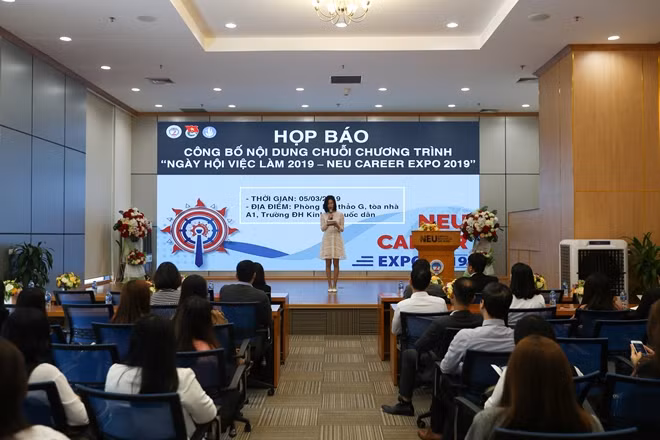 Toàn cảnh buổi họp báo