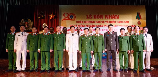 Lãnh đạo Bộ tư lệnh Cảnh sát Cơ động cùng các đại biểu chụp ảnh lưu niệm