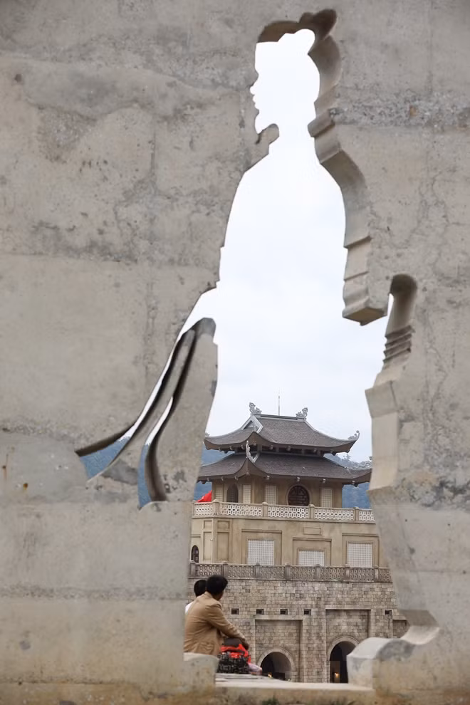 Cổng vào chính