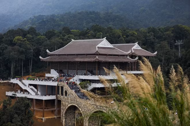 Ga cáp treo Tây Yên Tử. Trong suốt những ngày diễn ra lễ hội, hệ thống cáp treo ở đây sẽ hoạt động 20/24h để phục vụ du khách