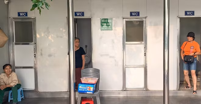 Miễn phí nhưng "tuỳ tâm" mà đặt tiền vào hòm.