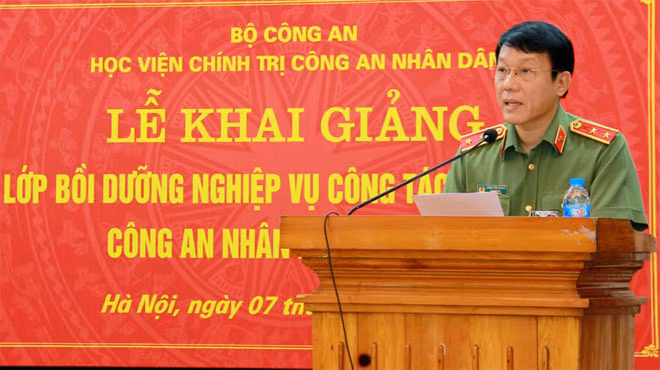 Thứ trưởng Lương Tam Quang phát biểu tại Lễ khai giảng.