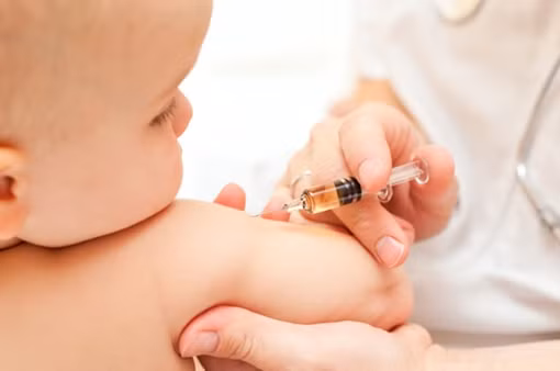 Thí điểm tiêm vaccin viêm gan B cho trẻ sơ sinh tại nhà