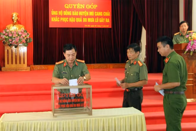 Công an tỉnh Yên Bái đã tổ chức quyên góp ủng hộ đồng bào huyện Mù Cang Chải.
