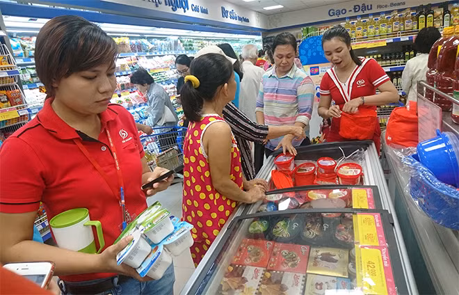 Hàng khuyến mãi trong siêu thị thu hút người tiêu dùng do DN khuyến mãi đúng.