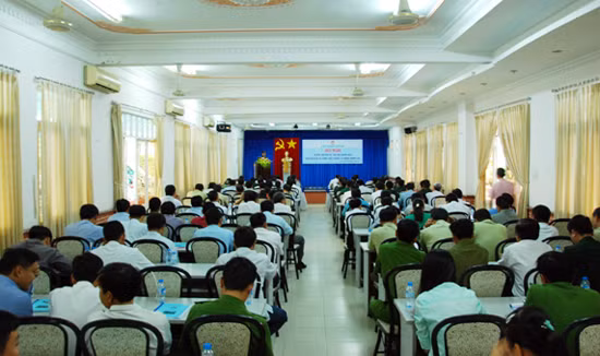 Hội nghị tuyên truyền về tác hại của thuốc lá lậu.