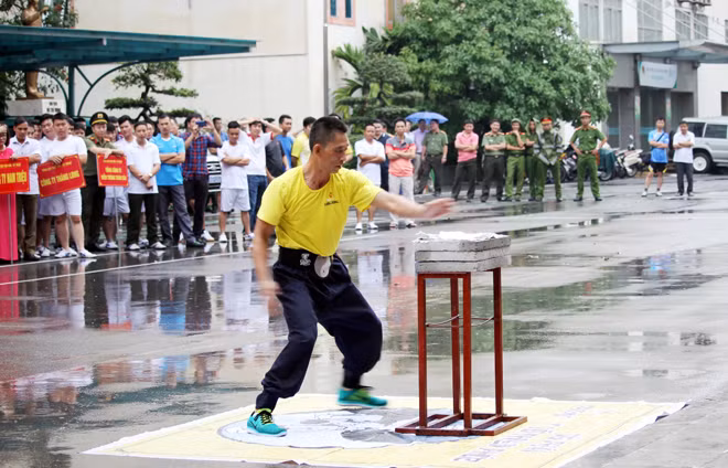 Biểu diễn võ thuật chào mừng Hội thao.