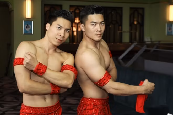 Phần thi tại bán kết Britain's Got Talent của Nghệ sĩ Ưu tú Quốc Cơ (phải) và Quốc Nghiệp được phát sóng trực tiếp tối 2/6 (giờ địa phương). Sau đêm thi, họ nằm trong số 10 thí sinh vào chung kết. Quốc Cơ chia sẻ họ rất hài lòng với kết quả và cho biết sẽ nỗ lực hết mình cho đêm thi cuối.