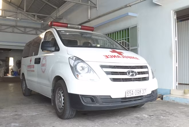 Xe cấp cứu từ thiện phường Tân Lộc (quận Thốt Nốt) luôn sẵn sàng đưa bệnh nhân, người bị tai nạn đến các cơ sở y tế.