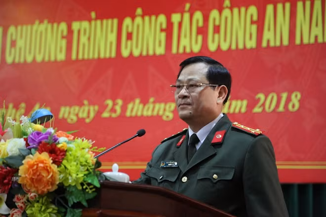 Đại tá, PGS, TS Nguyễn Hữu Cầu, Giám đốc Công an tỉnh Nghệ An phát biểu tại hội nghị.