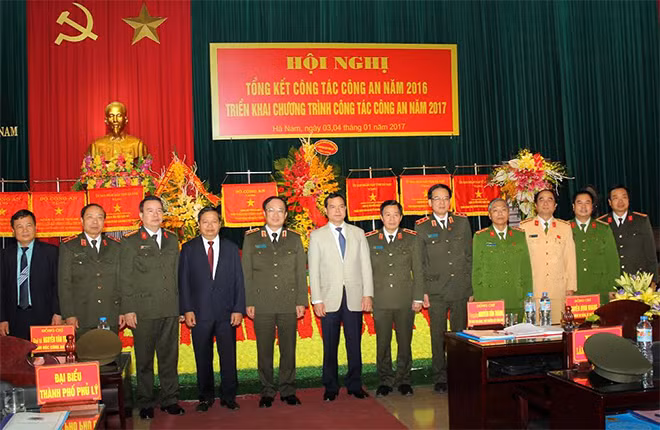 Thứ trưởng Nguyễn Văn Thành với các đại biểu tham dự Hội nghị.