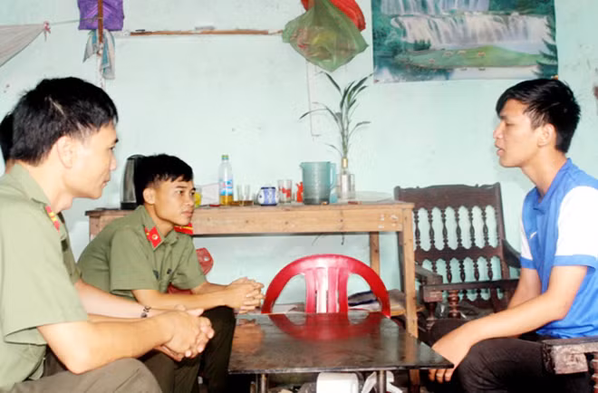 Lực lượng Công an vận động người dân không xuất cảnh trái phép sang Trung Quốc để lao động thuê.