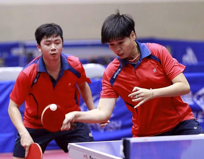 Phạm Thanh Sơn - Phạm Thị Thiên Kim (CAND) đoạt Huy chương đồng nội dung đôi nam nữ. Ảnh: Phương Huy