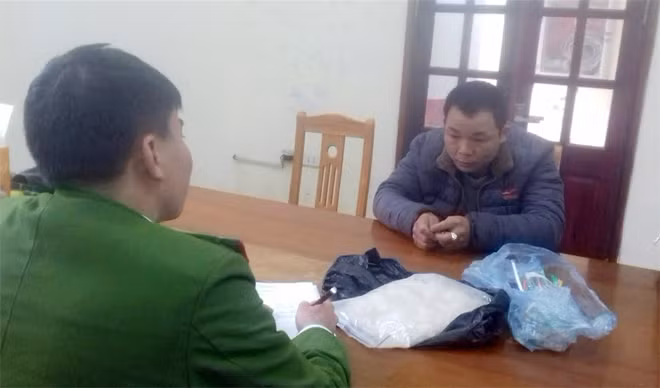Đối tượng Nông Ngọc Chức cùng 1kg ma túy đá tại CQĐT