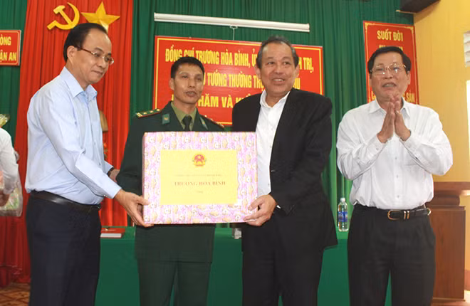 Phó Thủ tướng Trương Hòa Bình cùng Đoàn công tác thăm, làm việc và chúc Tết CBCS tại 2 đồn Biên phòng trên địa bàn tỉnh.