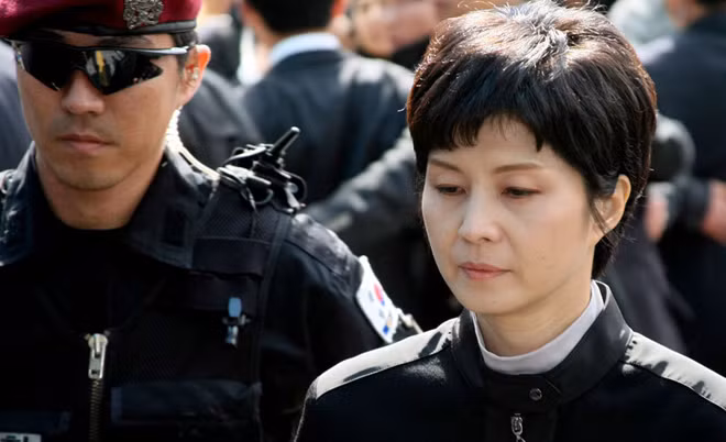 Kim Hyun-hee ngày nay luôn được bảo vệ. Kim Hyun-hee ngày nay luôn được bảo vệ.