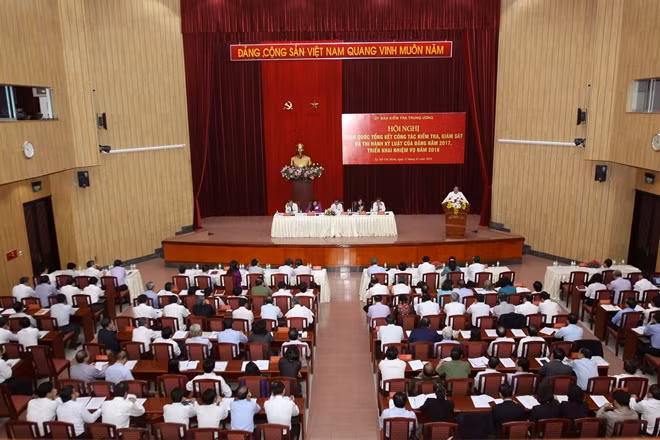 Các đại biểu dự Hội nghị Toàn quốc tổng kết công tác kiểm tra, giám sát và thi hành kỷ luật của Đảng năm 2017. Ảnh: TTXVN