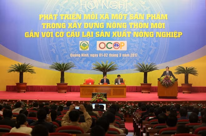 Bộ trưởng Bộ NN&PTNT Nguyễn Xuân Cường phát biểu khai mạc hội nghị. Ảnh: VGP/Xuân Tuyến