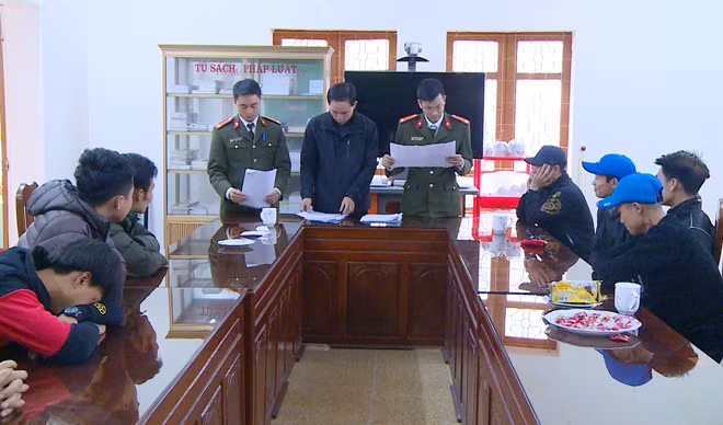 Công an huyện Hậu Lộc phát hiện, ngăn chặn 17 công dân trên địa bàn chuẩn bị vượt biên sang Trung Quốc lao động trái phép.