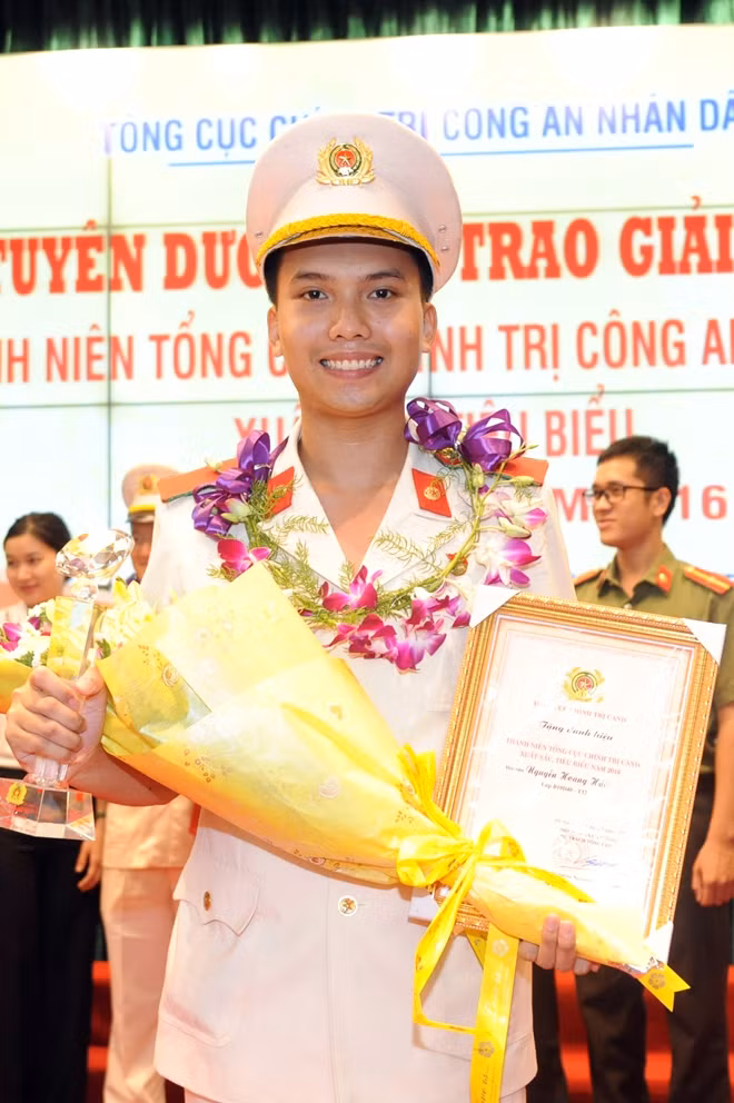 Nguyễn Hoàng Hải tại lễ vinh danh gương mặt thanh niên xuất sắc, tiêu biểu của Tổng cục Chính trị CAND.