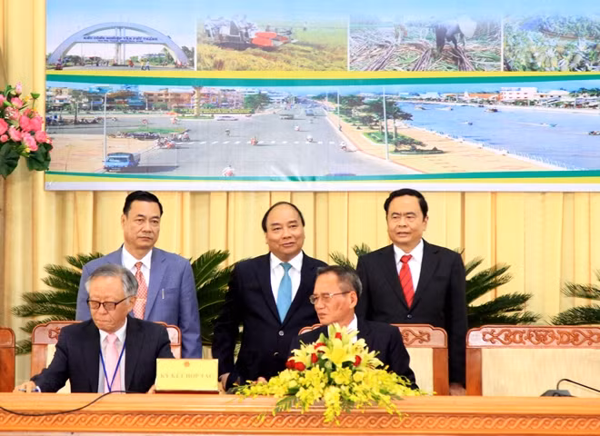 Thủ tướng Nguyễn Xuân Phúc, chứng kiến lễ ký kết đầu tư vào tỉnh Hậu Giang.
