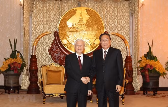 Tổng Bí thư, Chủ tịch nước Nguyễn Phú Trọng và nguyên Tổng Bí thư, Chủ tịch nước Lào Choummaly Sayasone. Ảnh: TTXVN