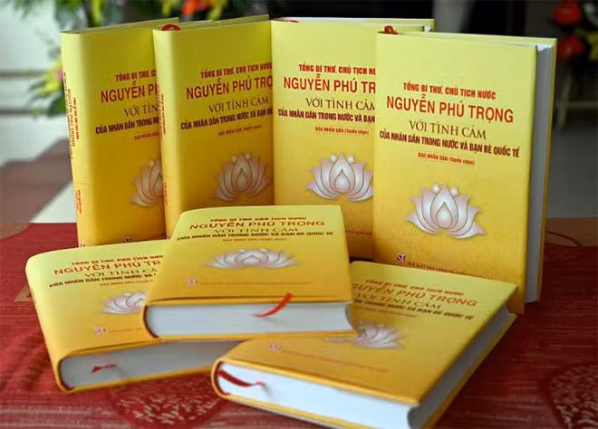 Sách "Tổng Bí thư, Chủ tịch nước Nguyễn Phú Trọng với tình cảm của nhân dân trong nước và bạn bè quốc tế". Sách "Tổng Bí thư, Chủ tịch nước Nguyễn Phú Trọng với tình cảm của nhân dân trong nước và bạn bè quốc tế".