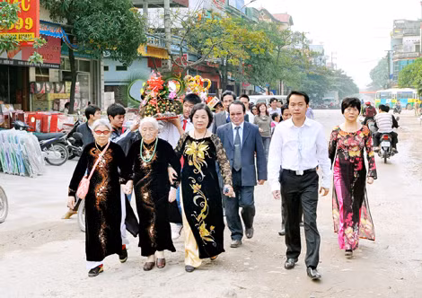 Một đám cưới được tổ chức giản dị ở Yên Lạc. Một đám cưới được tổ chức giản dị ở Yên Lạc.