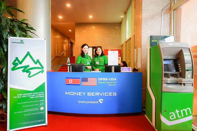 Quầy thu đổi ngoại tệ của Vietcombank đặt tại Trung tâm báo chí Hội nghị thượng đỉnh Mỹ - Triều Tiên