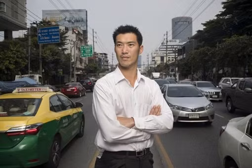 Tỷ phú trẻ sẽ phất cờ trong bầu cử Thái Lan?